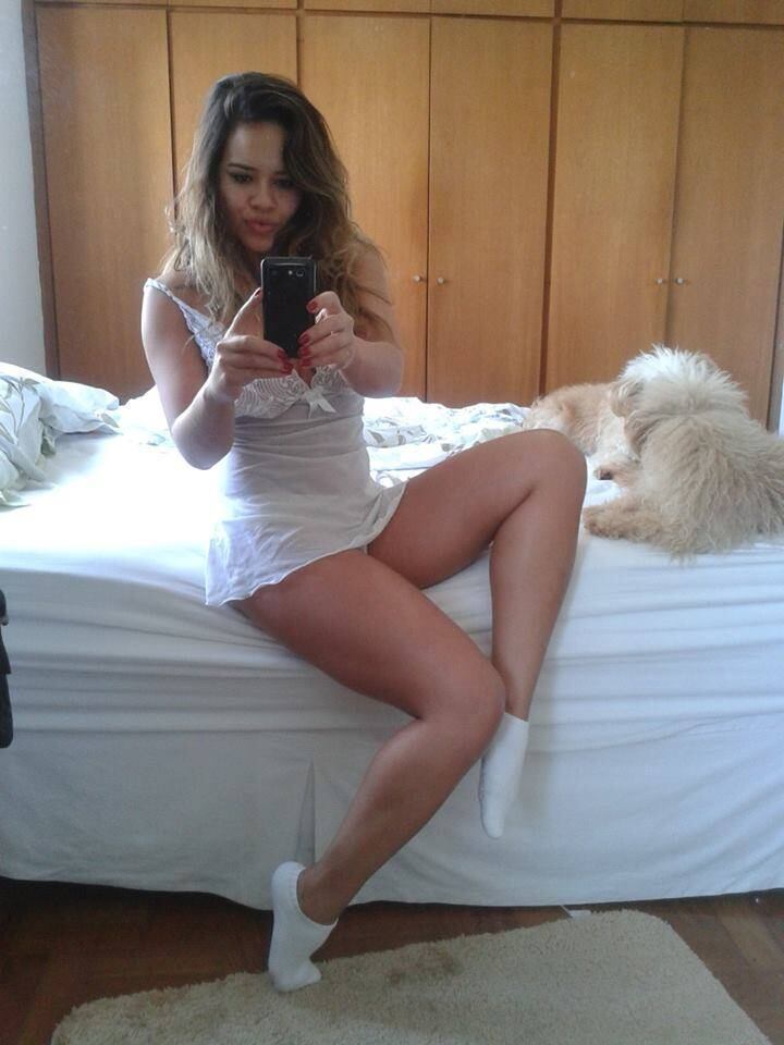 Para ela, um bumbum bonito deve ser "proporcional, natural, sem plásticas e sem celulites".

—Quero mostrar pra todas as meninas que podemos representar a beleza e a sensualidade sem excessos estéticos.