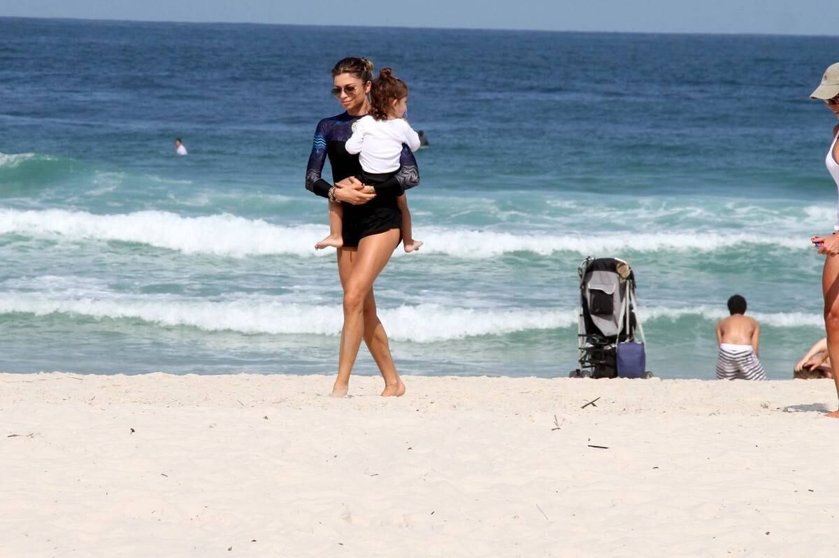 A pequena foi correndo para os braços da mãe