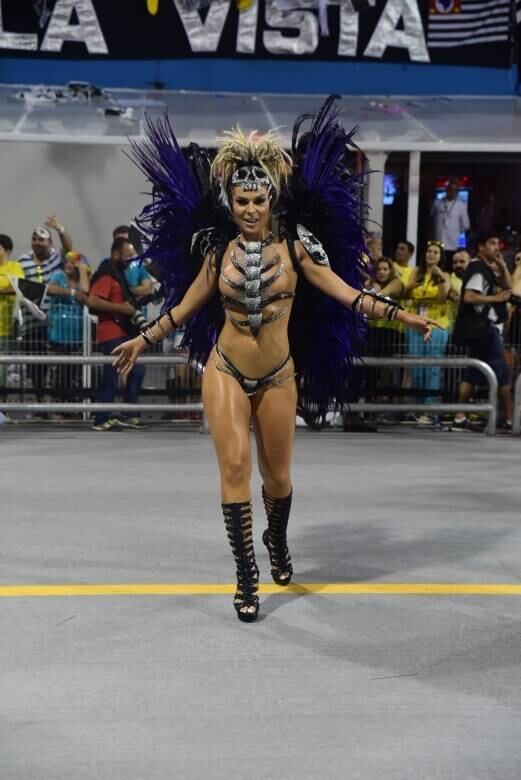 Mendigata na avenida pela Gaviões da Fiel