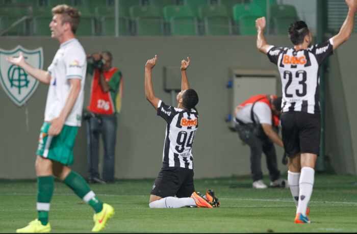 Atlético MG bateu a Chapecoense e se manteve no G-4