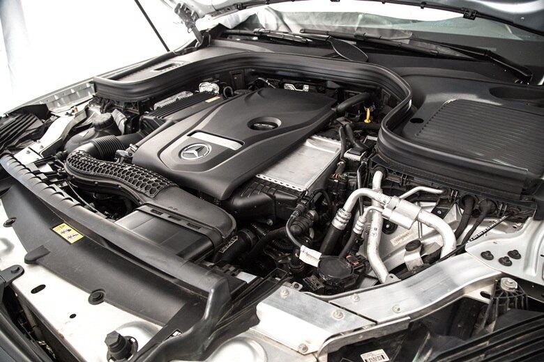 Destinado a compradores que buscam tecnologia e esportividade, o sucessor do GLK virá equipado com um motor 2.0 de 4 cilindros, 211 cavalos e 35,6 kgfm de 1.200 a 4.000 rpm 