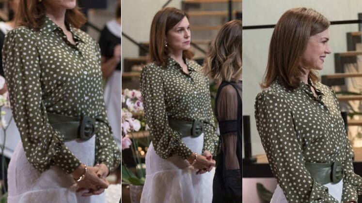 Mais uma boa combinação para a lista: o tom verde oliva da camisa de bolinhas casou perfeitamente com o cinto de couro na mesma cor
