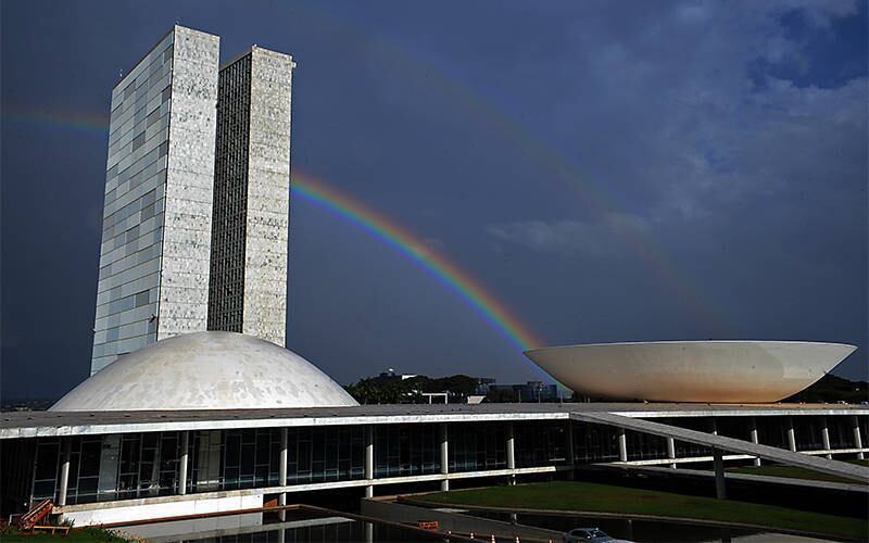 Se aprovada na votação desta terça-feira, PEC será encaminhada ao Senado Federal e analisada duas vezes antes da aprovação