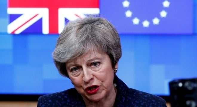 Decisão autoriza Theresa May a solicitar mais prazo para deixar a UE
