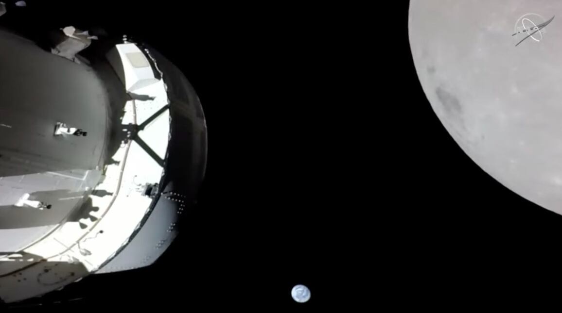 A câmera da espaçonave conseguiu registrar a Lua e a Terra