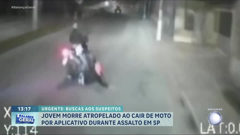 Jovem morre atropelado por ônibus ao se jogar de moto para escapar de assalto em SP
