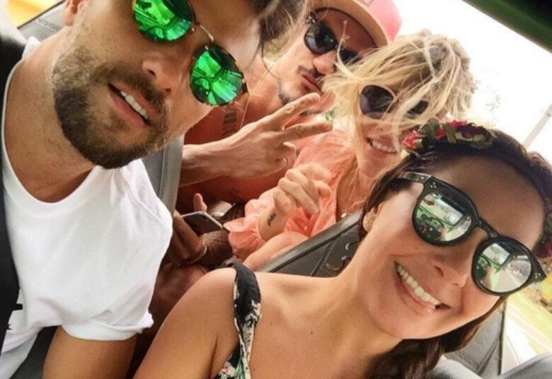 Bruno Gagliasso e Giovanna Ewbank estão em Fernando de Noronha com amigos, como a atriz Fabíula Nascimento