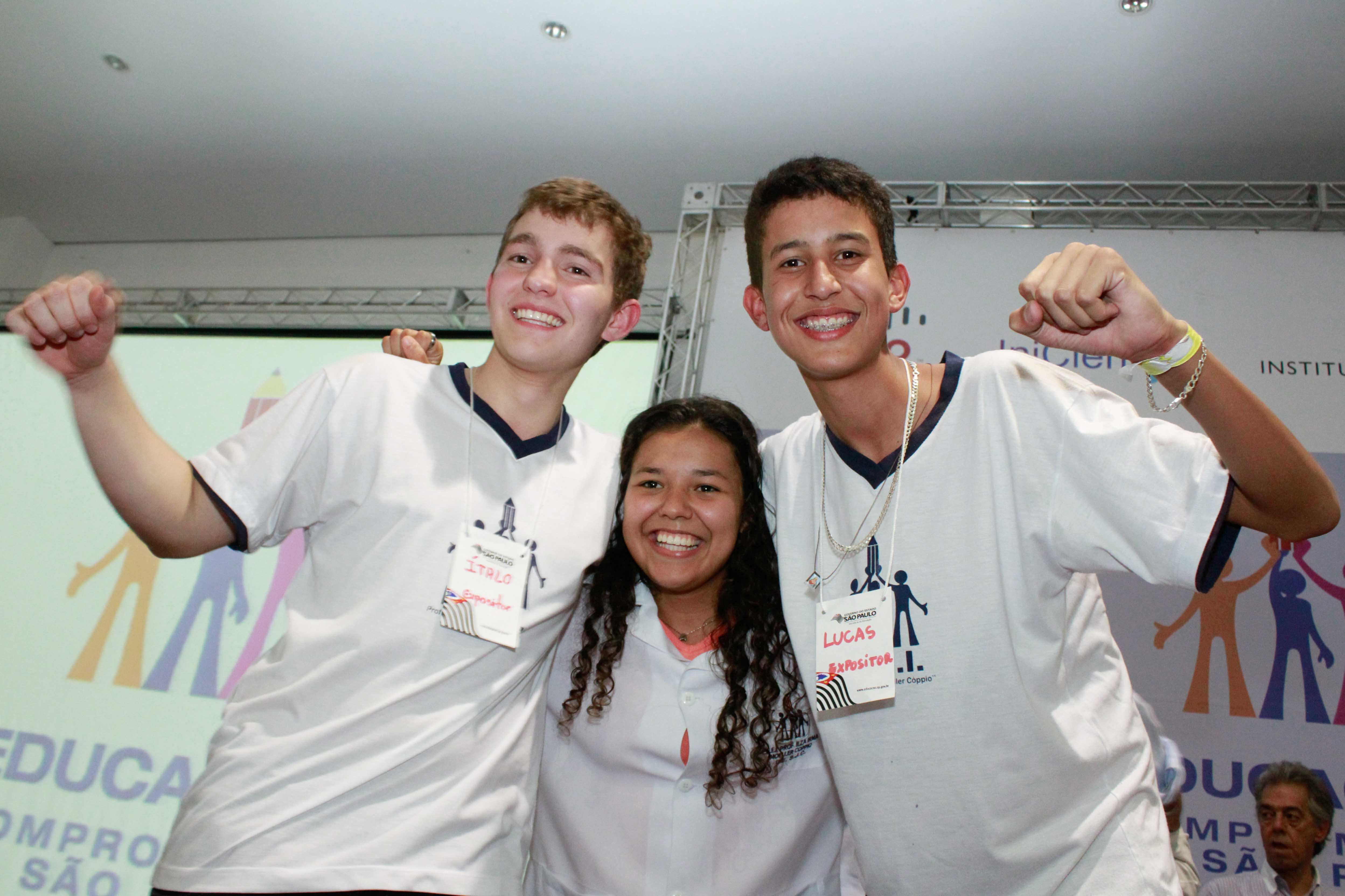 Embarque para Nova York

Sinal Verde foi o projeto vencedor de todas as categorias. A ideia é dos estudantes Ítalo Fernando Ferraz, Cindy Carolini de Lima e Lucas de Jesus, da Escola Estadual Ilza Irma Moeller Cóppio de São José dos Campos. Como prêmio eles vão participar da Feira Genius, em Nova York, com tudo pago. 