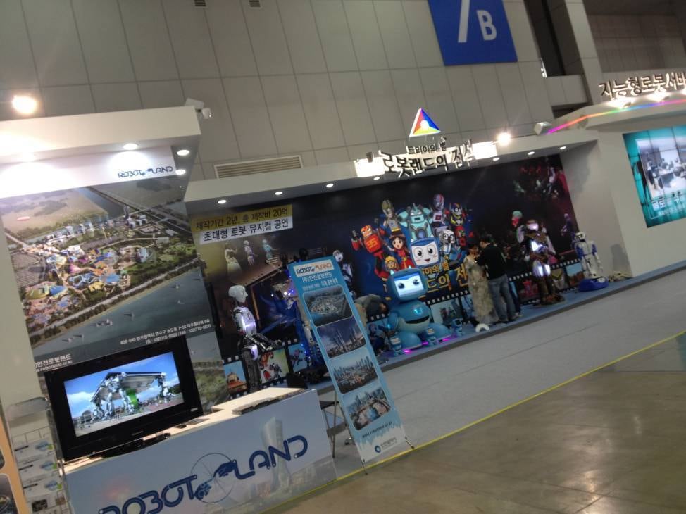 A ideia do parque é unir educação e entretenimento homenageando os robôs