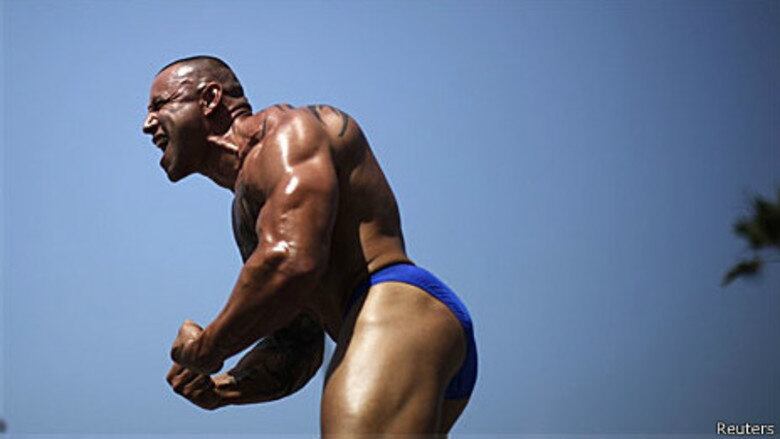 Quer ter hábitos fitness, queimar as calorias e conquistar um corpo bom? A rotina a seguir foi criada pelo treinador e consultor da revista Men’s Health, Marcelo Bueno. Repetindo essa série três vezes por semana, com um dia de intervalo entre elas, você poderá alcançar bons resultados para sua saúde e se exercitar de forma simples. Confira a seguir a série
