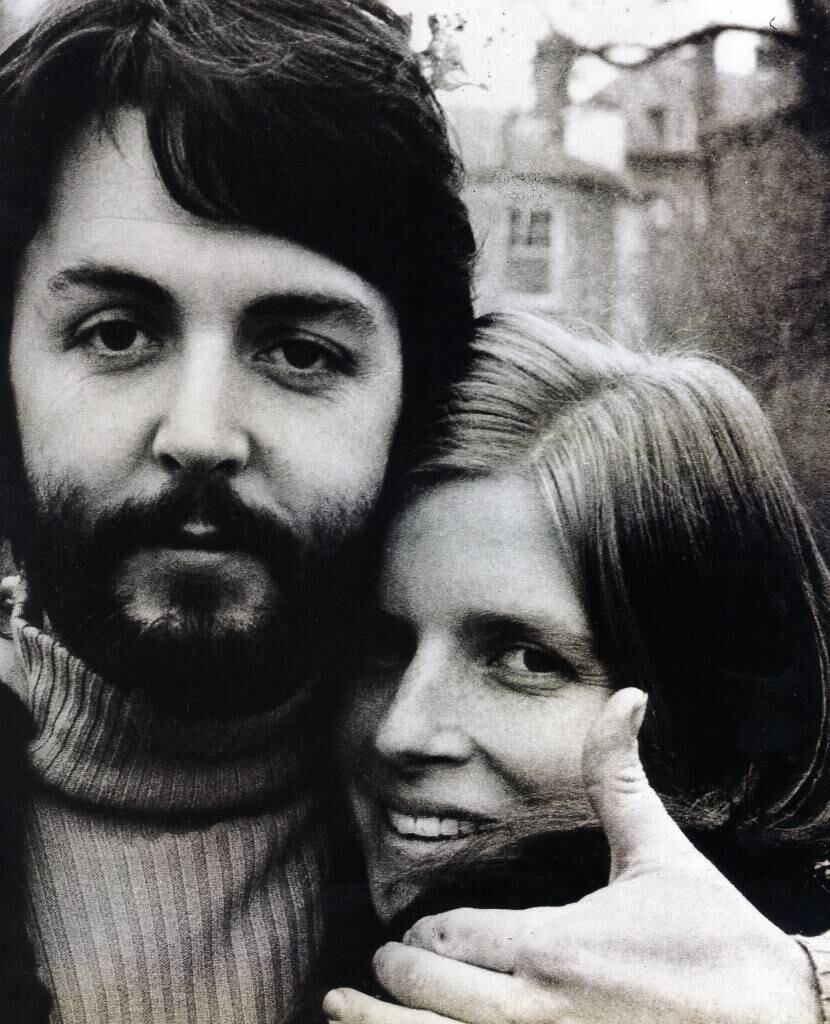 Ela era linda e inspirou muitas músicas de Paul McCartney. Linda era musa do amado e morreu em 1998, nos Estados Unidos