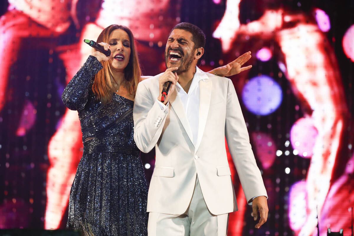 Ivete Sangalo e Criolo arrastaram uma verdadeira multidão para a praia de Copacabana, neste domingo (21). O show deles em homenagem a Tim Maia levou também um batalhão de famosos para o local. Sasha, Bruna Marquezine, Tiago Abravanel, Carolina Dieckmann... veja todos que curtiram a apresentação!