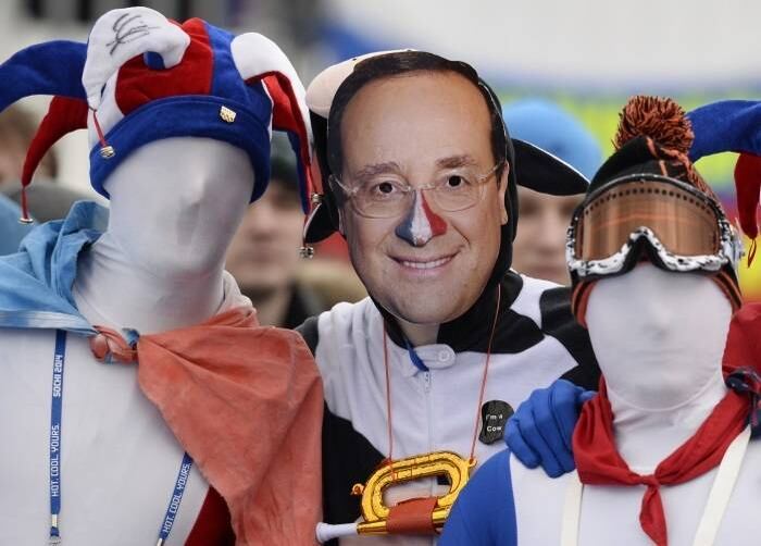 Sobrou até para o presidente da França! Com uma máscara do rosto de François Hollande, um torcedor marcou presença na competição lembrando o político francês