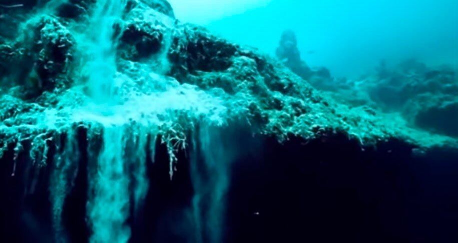 Os desaparecimentos no Triângulo das Bermudas também alimentaram crenças antigas das Bahamas sobre monstros marinhos escondidos em cavernas nas profundezas, que engoliam embarcações. Lendas folclóricas do arquipélago de mais de 700 ilhas na região do Triângulo.