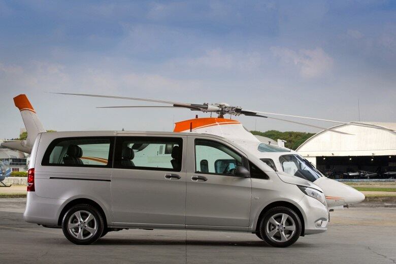 Já a Vito Comfort prezará, como diz o próprio nome, pelo conforto. Itens como ar-condicionado e rádio/CD são de série, assim como a direção com assistência elétrica. Outro aspecto interessante é a suspensão independente dois dois eixos, e a fartura de dispositivos de segurança ativa — tem até sistema que reduz o impacto dos ventos laterais