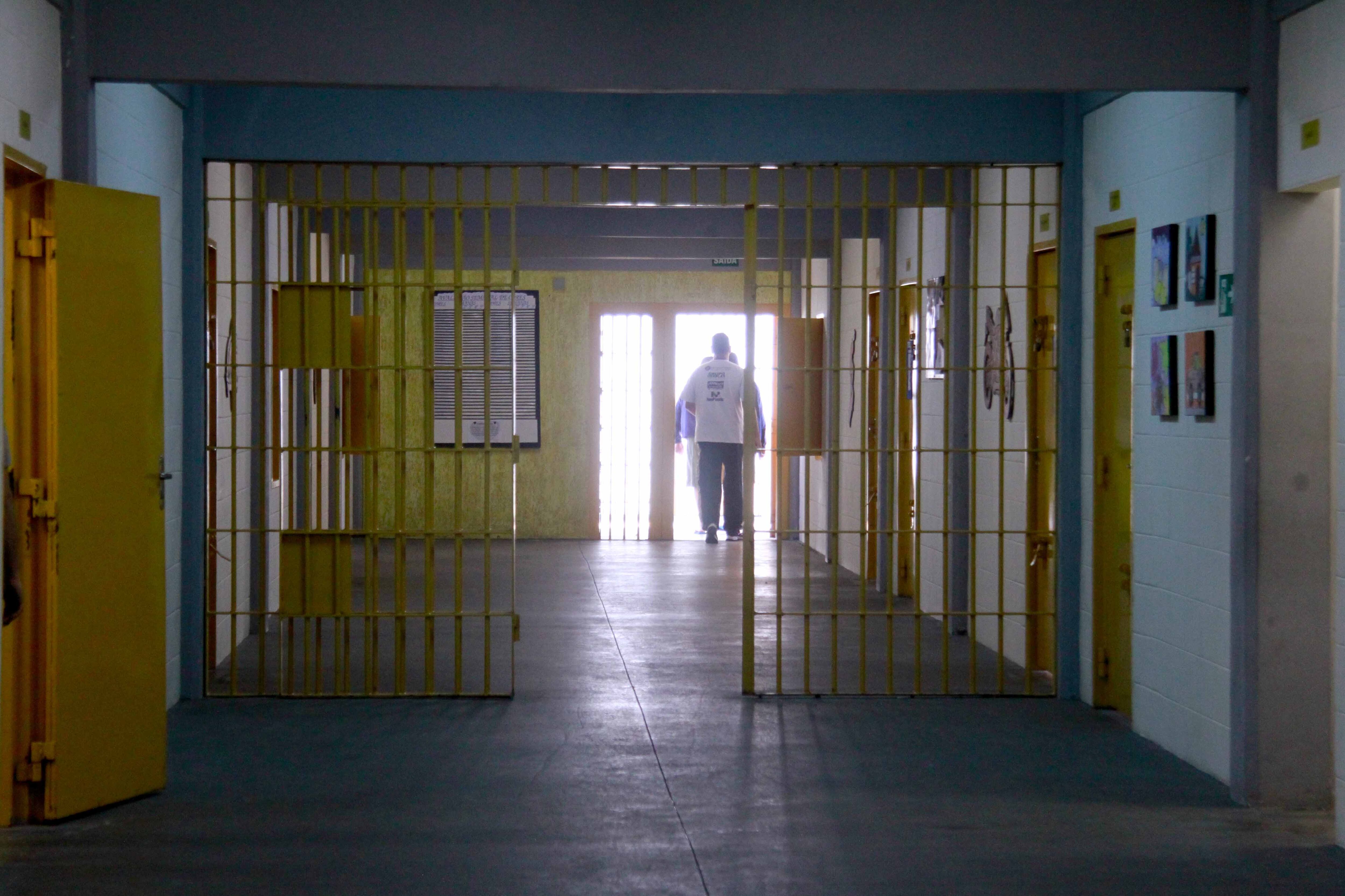 As principais reivindicações são: piso salarial e reajuste de 53,63%