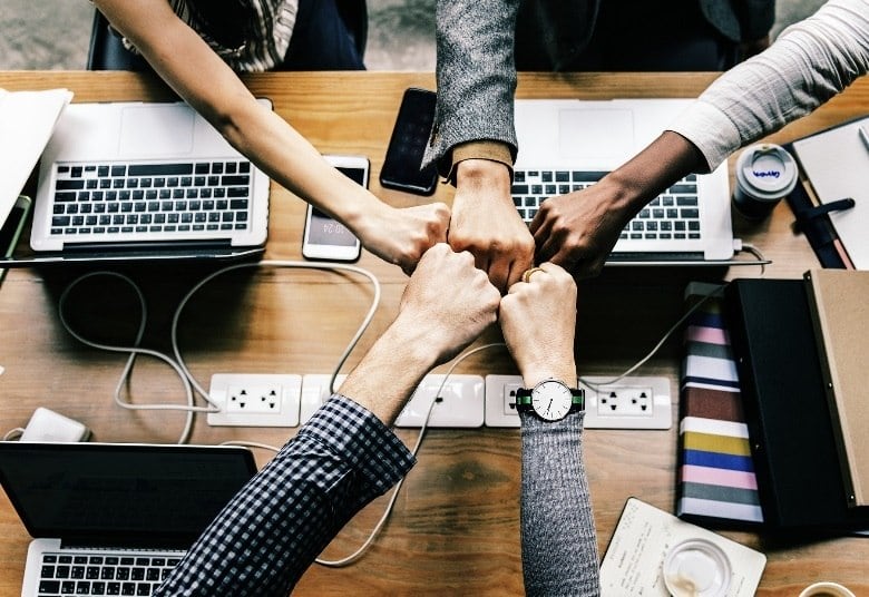 “As pessoas que costumam recorrer aos parentes, elas ou já não têm mais crédito na praça, já estão com o nome sujo, ou elas não têm sequer conta corrente também porque acabou o crédito dela", esclarece Mauro