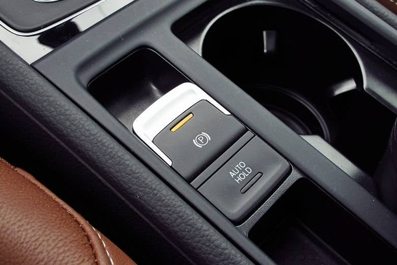 E o freio de estacionamento é automático em todas as versões
