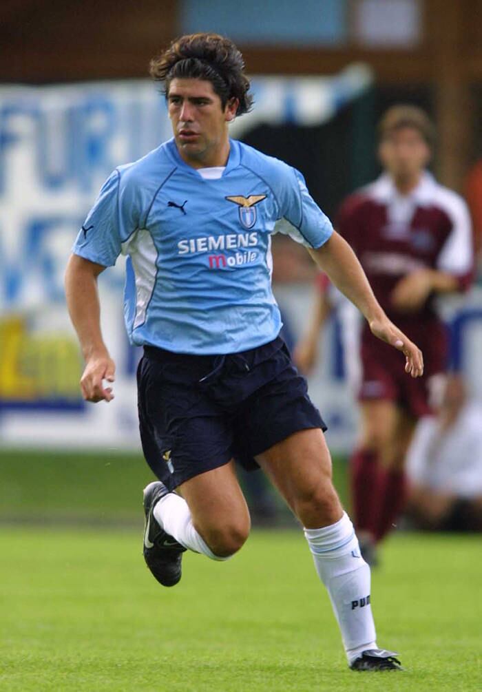 ...Marcelo Salas, conhecido como El Matador. Jogou pela seleção chilena, mas fez muito sucesso na Itália, onde teve passagem pela Lazio e pela Juventus. Encerrou sua carreira em 2008, jogando pela Universidad do Chile

