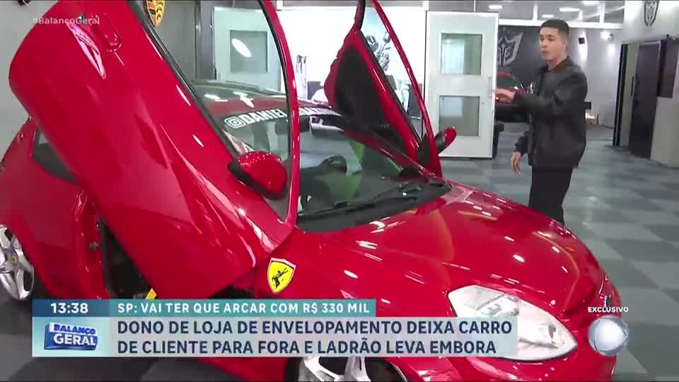 Dono de loja de envelopamento em São Paulo deixa carro de cliente para fora e criminoso rouba