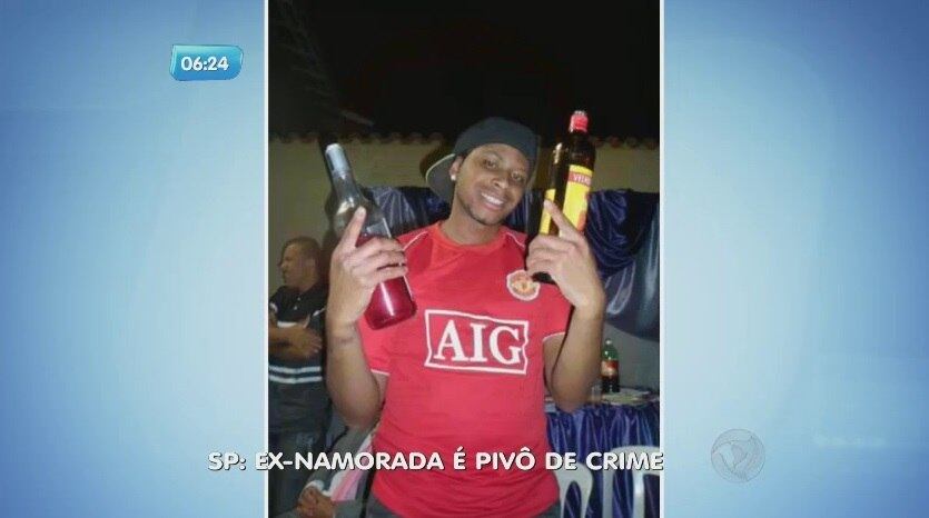 Renan
Ribeiro dos Santos, de 22 anos, estava no bar perto de casa com os amigos. Ele
encontrou Robson Pereira Neves da Silva, também de 22 anos, e os dois discutiram