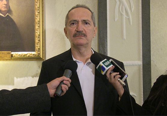 Ministro chegou neste sábado, junto com a presidente Dilma Rousseff, à capital da Suécia