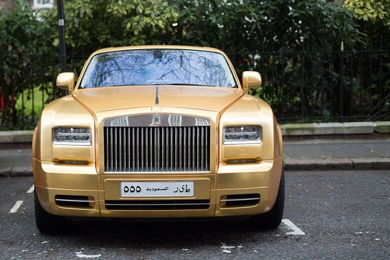 Não bastasse isso, o cara ainda mandou cobrir a pintura com
ouro, para ser assim, digamos, pouco dos poucos