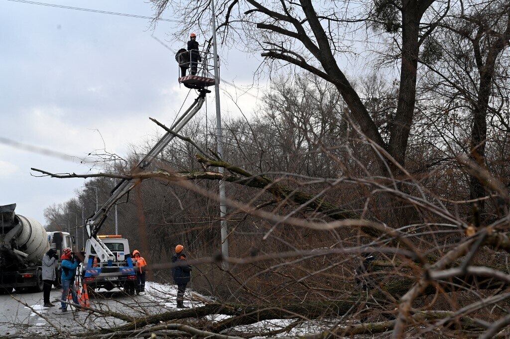 Kiev e outras regiões continuaram com cortes de energia de "emergência" para "evitar grandes danos à infraestrutura de energia", informou a operadora DTEK