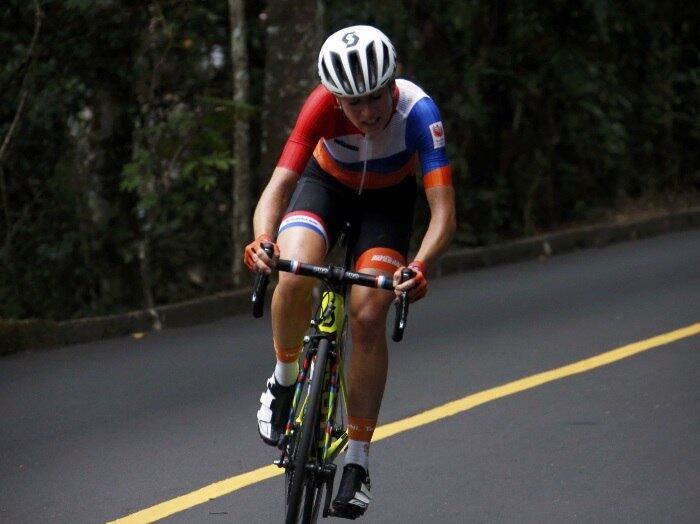 No segundo dia de Jogos, a ciclista holandesa Annemiek Van Vleuten sofreu uma forte queda enquanto liderava a prova de ciclismo de estrada. Ela derrapou faltando apenas 25 km para concluir a prova, bateu a cabeça no asfalto e depois em uma calçada de pedra