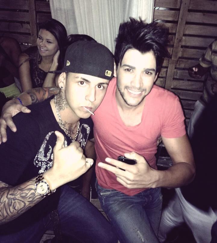 Ainda completa a trupe de celebridades amigas, o
cantor brasileiro Gusttavo Lima