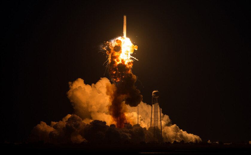 O acidente não feriu ninguém e foi causado por um problema na bomba da turbina em um dos motores AJ-26 dos dois primeiro estágios do Antares