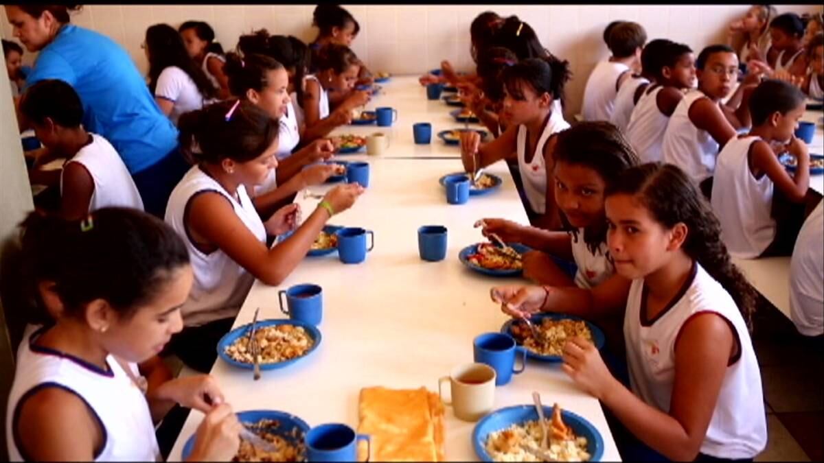 As crianças retornam para as suas casas muito bem alimentadas