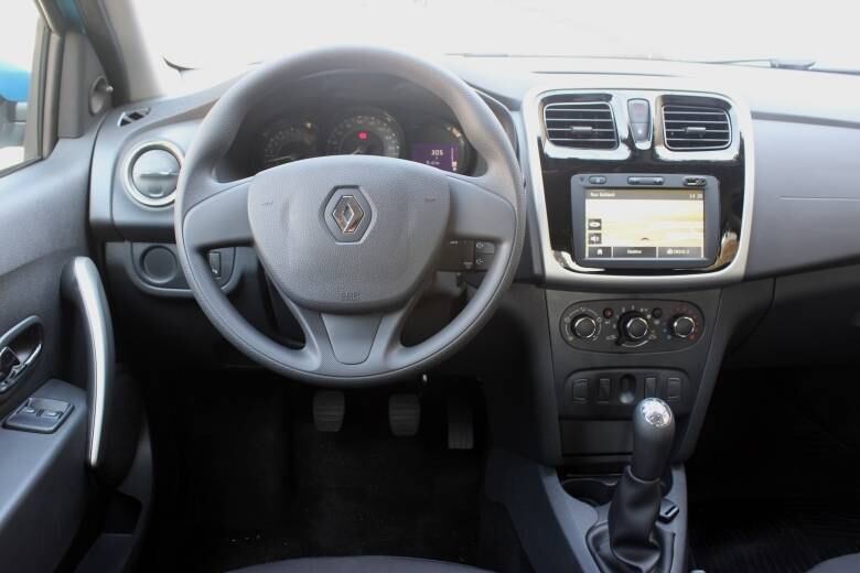 Sistema Media NAV 1.2. tem tela sensível ao  toque de sete polegadas e funções como GPS, rádio e Bluetooth