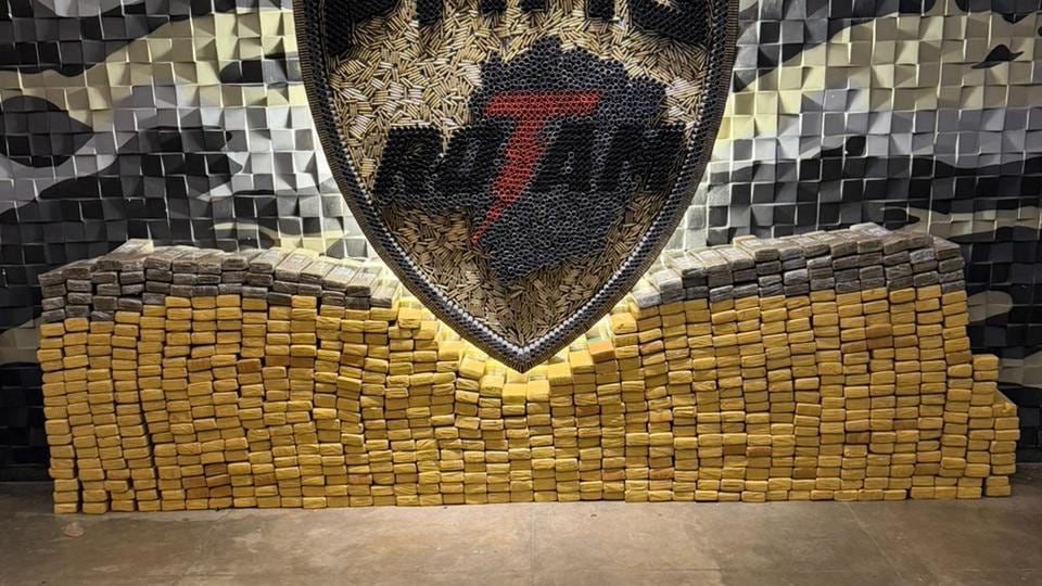 PM apreende quase uma tonelada de maconha em condomínio de luxo em Jaboticatubas (MG)