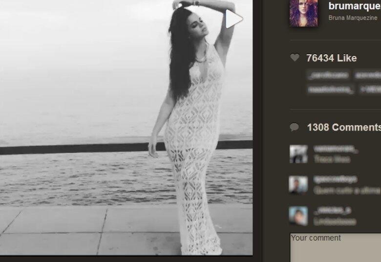 A namorada de Neymar encarnou uma mulher fatal e, quem vê o vídeo, esquece que a teen tem apenas 17 anos