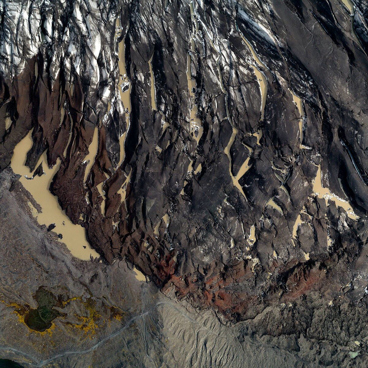 "A água compõe a maior parte da Terra, moldando o planeta e sua vida de várias maneiras", afirma Milan
