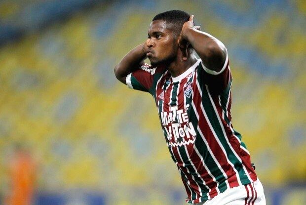 Patrick (Fluminense)

Camisa 9 clássico, Patrick é a esperança da torcida do Tricolor carioca para a disputa da Copinha. O atleta tem apenas 19 anos e é muito forte fisicamente