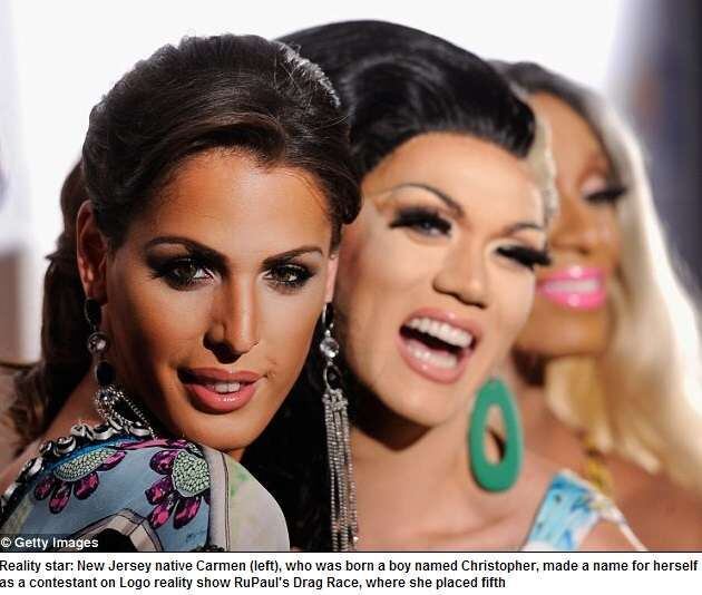 

Em sua página pessoal no Facebook, a transexual agradeceu o
apoio dos fãs .

— Eu
só quero dizer muito obrigado para os fãs que começaram esta petição! Eu amo
vocês! Vamos compartilhá-lo e torná-lo maior!

