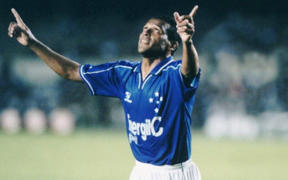 Em 2000, Muller foi contratado pelo Cruzeiro e conquistou seus últimos títulos como jogador foram, a Copa do Brasil de 2000 e a Copa Sul-Minas de 2001. Na final, o time mineiro enfrentou o São Paulo e Muller entrou no segundo tempo do jogo no Mineirão, vencido pela Raposa, de virada, por 2 a 1.