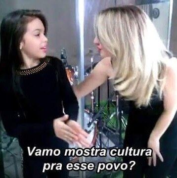 Falsete
Melody e sua amiga Deborah brilharam muito com seus falsetes e popularizaram não só a palavra, que significa uma recurso vocal no qual o cantor eleva a voz em tom acima do normal, mas também frases como "vamos mostrar cultura para esse povo?". Lindas! Que arrasem mais ainda em 2016!