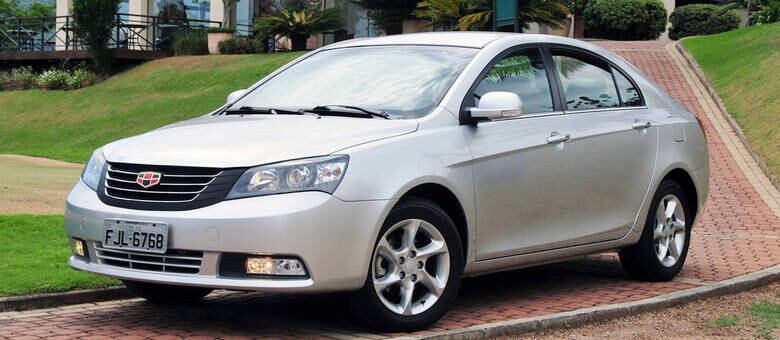 Geely EC7 é montado no Uruguai para escapar do "super-IPI"