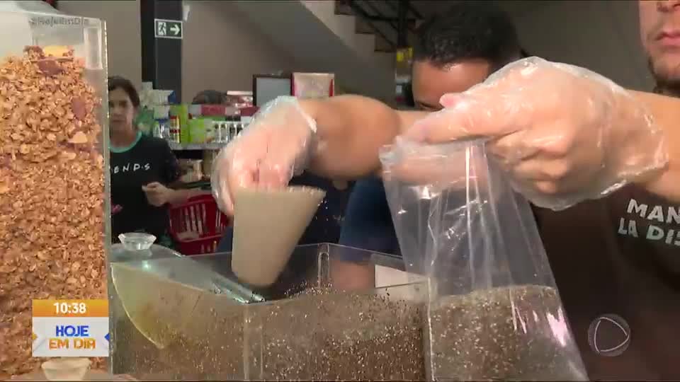 Nutróloga explica se mistura de chia com limão consegue desintoxicar o intestino