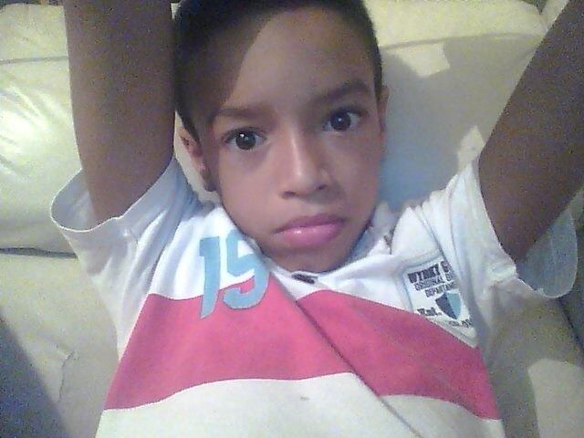 Juntos, os dois entraram na casa do jovem que estava vazia.
A mãe, o padrasto e dois irmãos do adolescente não estavam no local. Pouco
depois, veio o disparo. Depois do tiro, o adolescente teria dito que Wellington
havia caído da escada