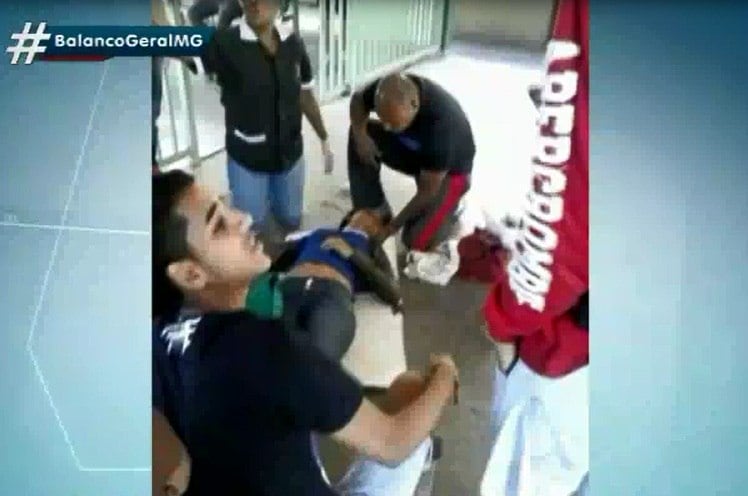 Colegas filmou momento em que jovem é socorrida