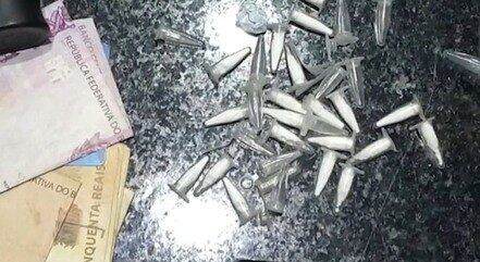 Drogas e dinheiro foram apreendidos
