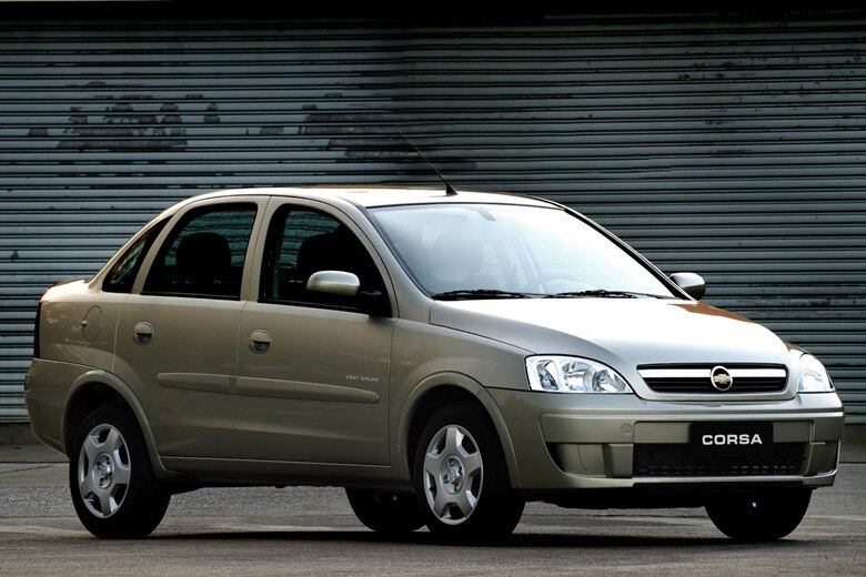 Eis então que em 2002, a GM apresenta a mudança na vida do modelo. O Corsa Sedã passa a se chamar de Corsa Classic, já como linha 2003