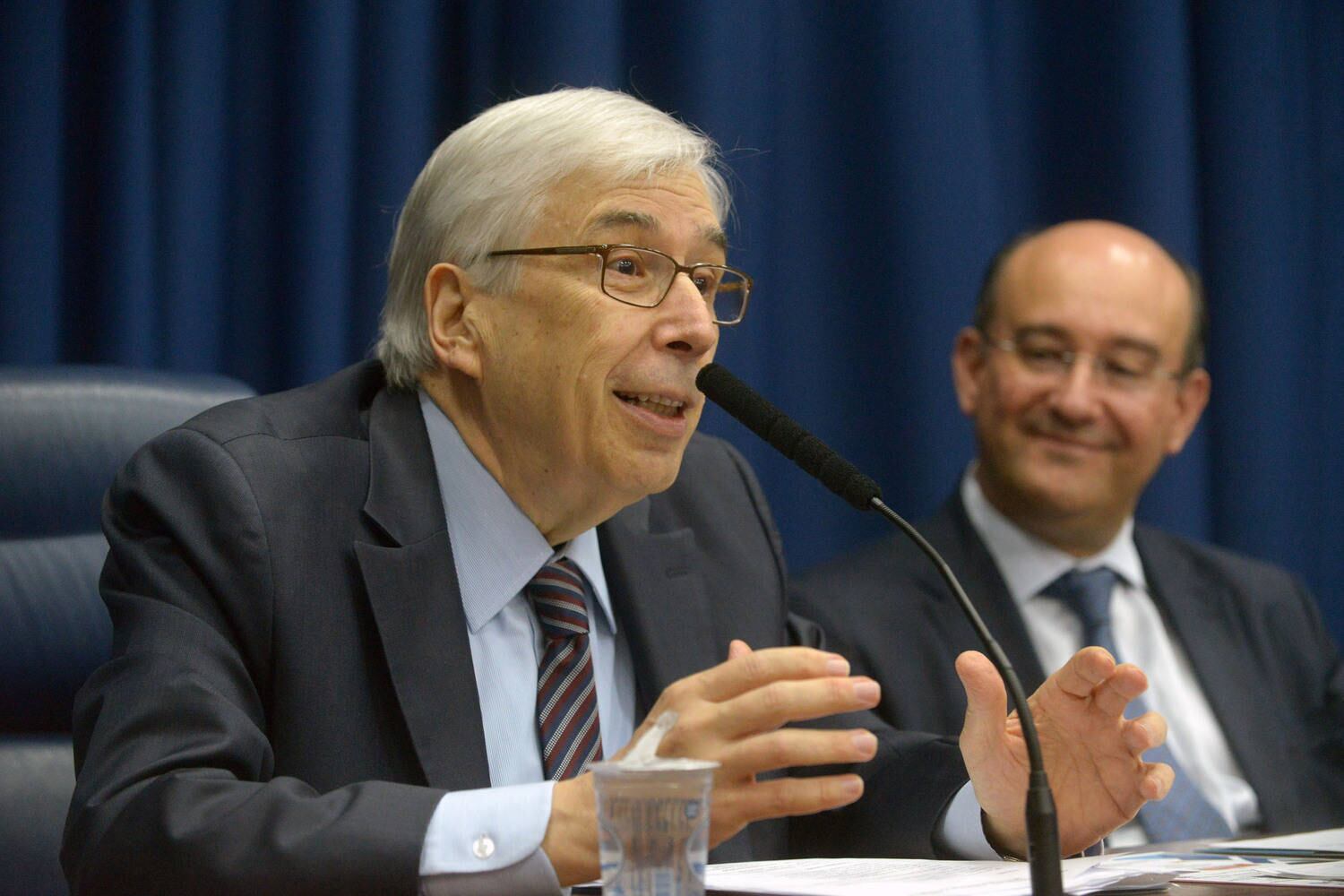 Luiz Antônio Fleury Filho, ex-governador de São Paulo, morreu na terça-feira (15), na capital paulista, aos 73 anos de idade. Nascido e criado em São José do Rio Preto e Porto Feliz, Fleury foi deputado, promotor de Justiça e professor de direito. Filiado ao MDB-SP, ele era membro da Executiva Estadual. Em 1973, formou-se bacharel em direito e, no mesmo ano, foi aprovado no concurso para a promotoria pública, após ter dedicado nove anos à carreira de policial militar, chegando ao posto de tenente.