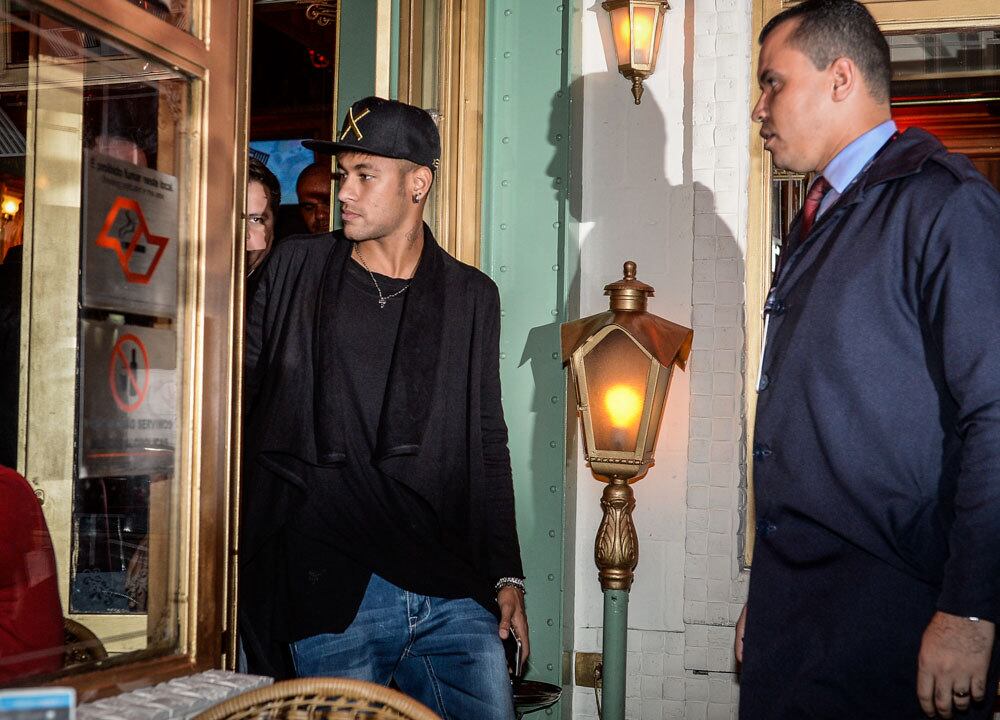 O jogador recentemente chamou a atenção do público após ser revelado que ele estaria tendo um caso com Carol Portaluppi, filha de Renato Gaúcho