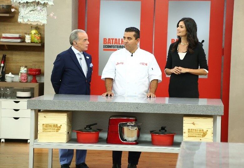 Para analisar o
resultado, os convidados do reality são o sempre elegante “conde” Chiquinho Scarpa e a modelo Carol Ribeiro