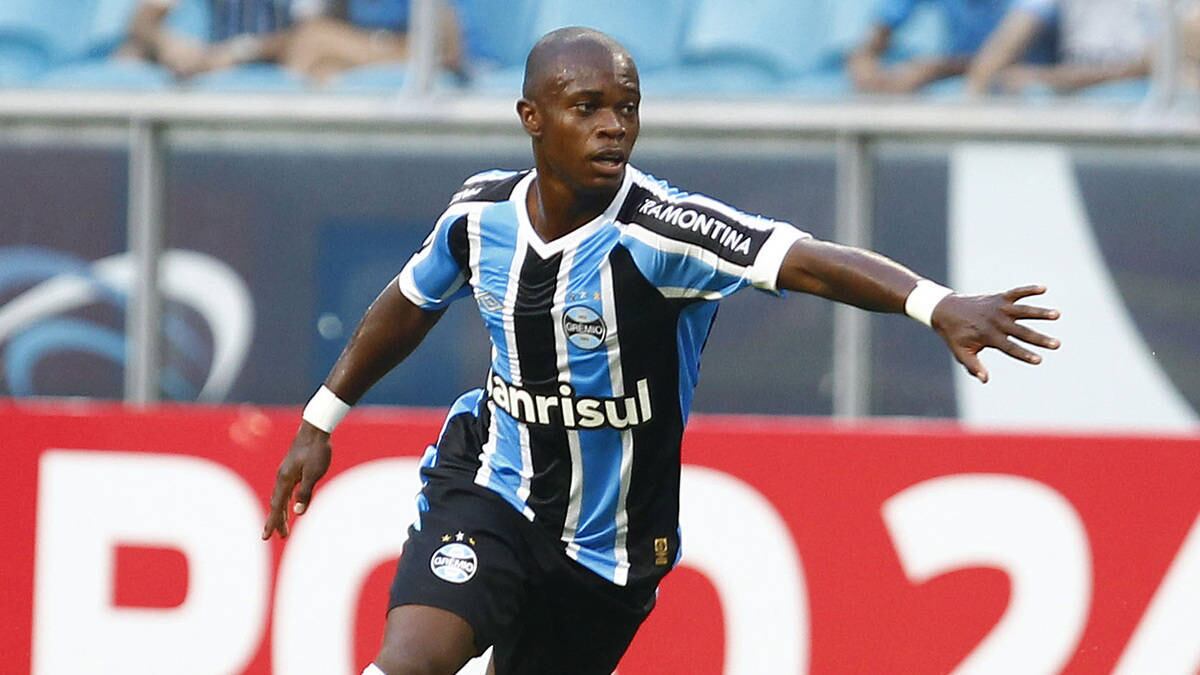 Lincoln

Clube: Grêmio
Idade: 17 anos
Posição: meio-campista